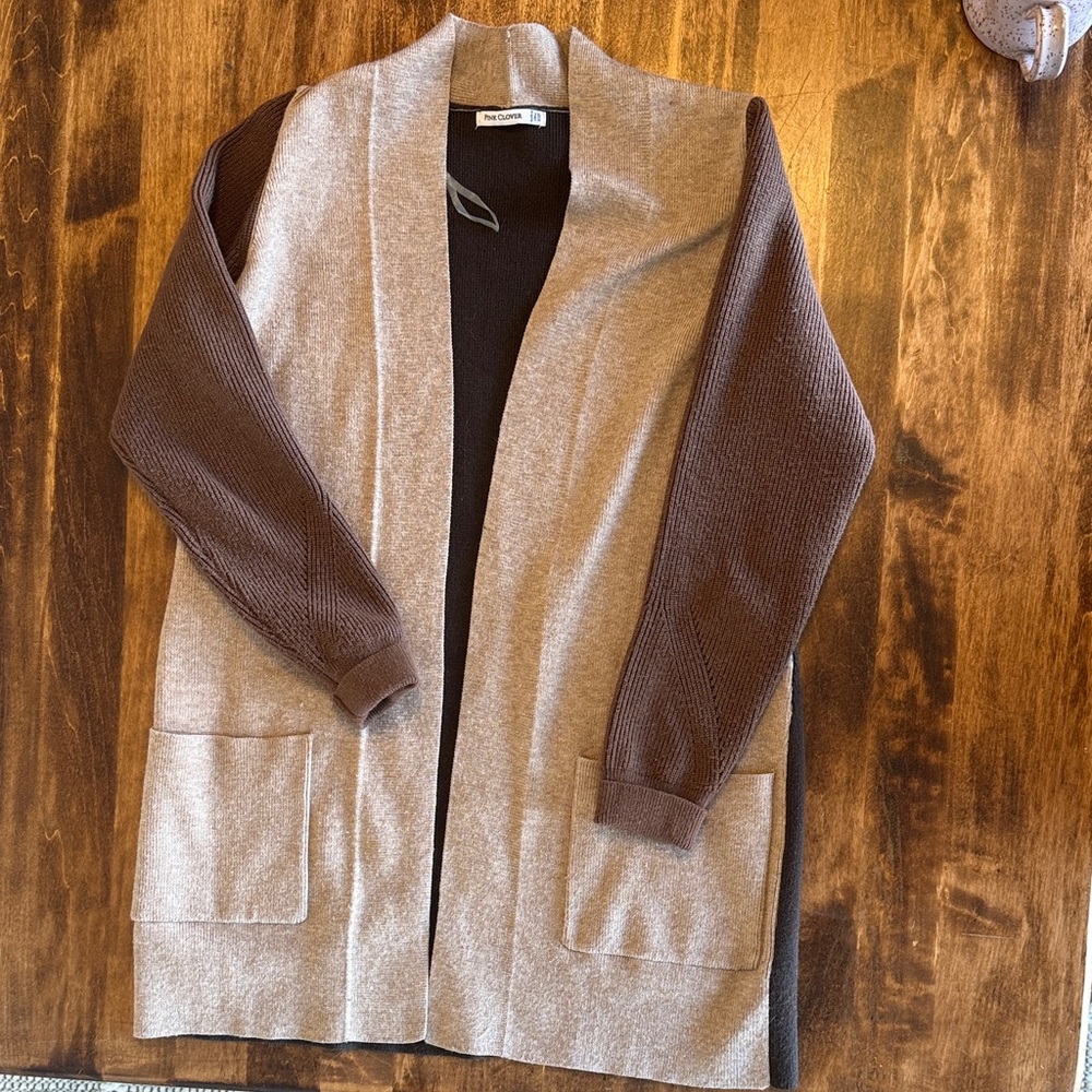 Pink Clover Two-Tone Open Cardigan in Taupe and Brown